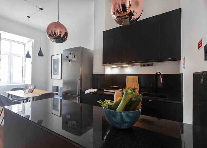 Nova Tower Πόντα Ντελγκάντα