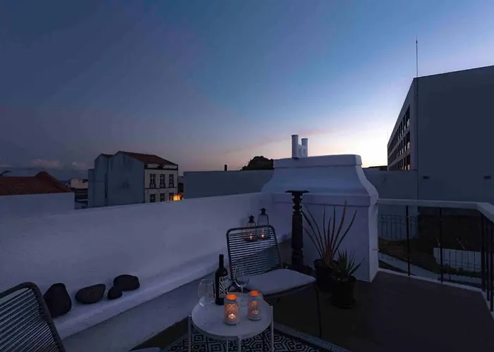 Nova Tower Πόντα Ντελγκάντα