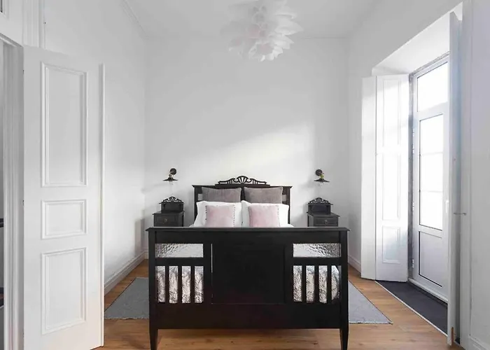 Nova Tower Πόντα Ντελγκάντα